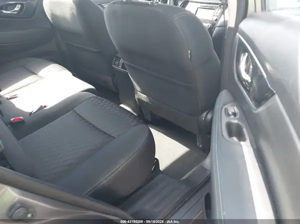 KNMAT2MT0JP557074 2018 NISSAN ROGUE - Image 8