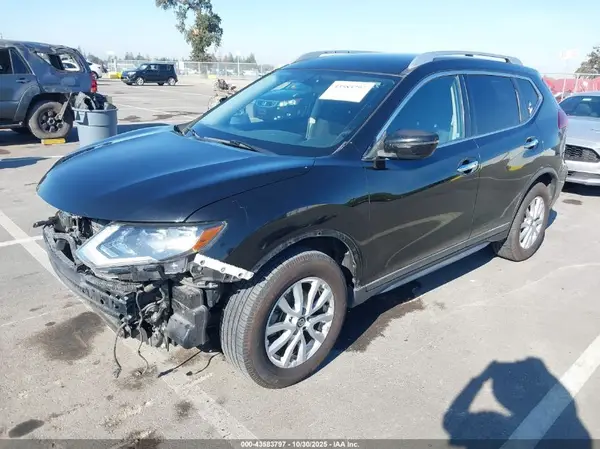 KNMAT2MT0JP568950 2018 NISSAN ROGUE - Image 2