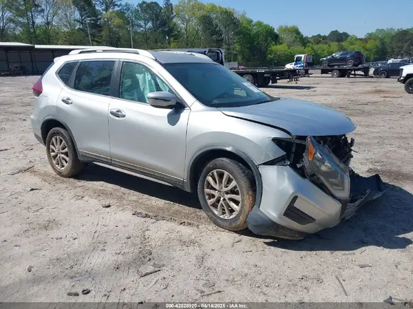 KNMAT2MT0JP572495 2018 NISSAN ROGUE - Image 1
