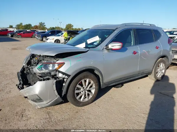 KNMAT2MT0JP579821 2018 NISSAN ROGUE - Image 2
