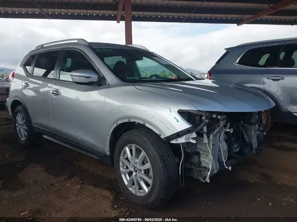 KNMAT2MT0JP586719 2018 NISSAN ROGUE - Image 1
