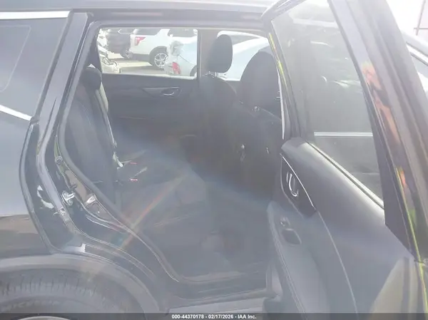 KNMAT2MT0JP606449 2018 NISSAN ROGUE - Image 8