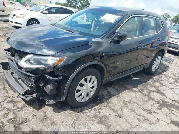 KNMAT2MT1HP500036 2017 NISSAN ROGUE - Image 2