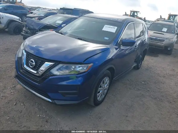 KNMAT2MT1HP500490 2017 NISSAN ROGUE - Image 2