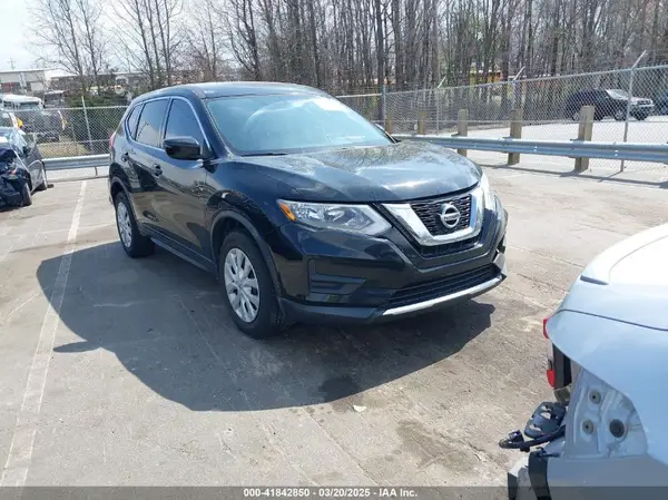 KNMAT2MT1HP500568 2017 NISSAN ROGUE - Image 1
