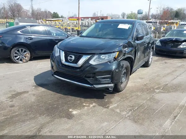 KNMAT2MT1HP500568 2017 NISSAN ROGUE - Image 2