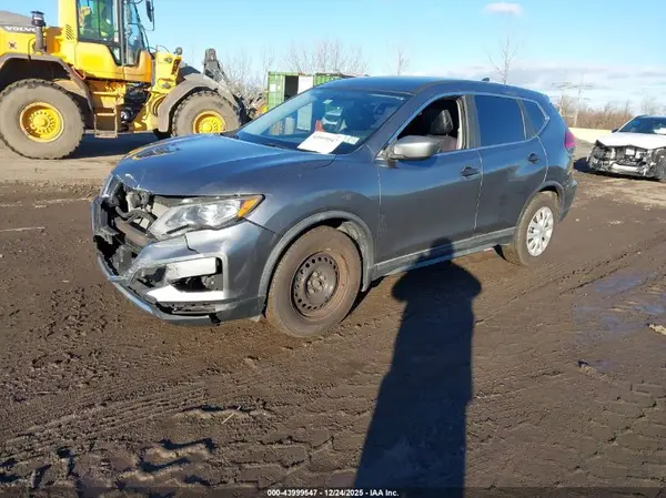 KNMAT2MT1HP504913 2017 NISSAN ROGUE - Image 2