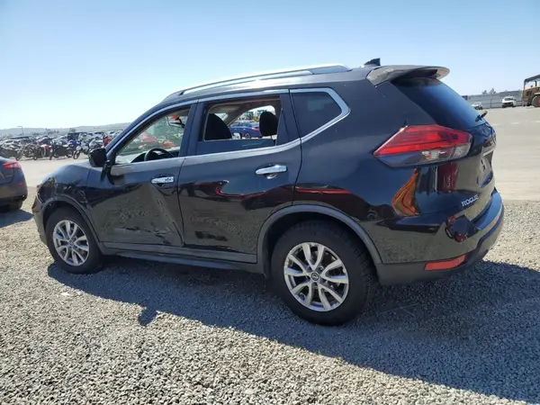 KNMAT2MT1HP520576 2017 NISSAN ROGUE - Image 2