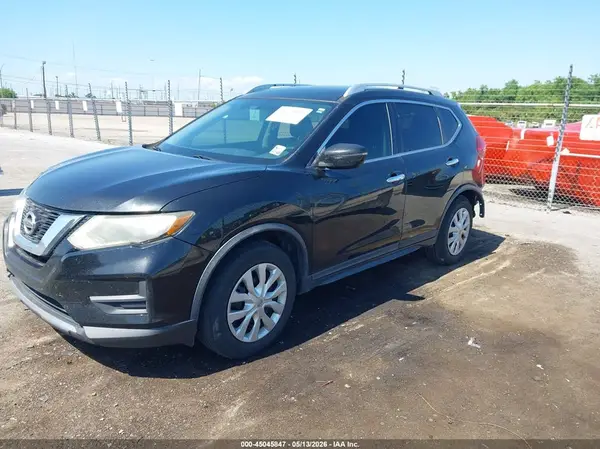 KNMAT2MT1HP522747 2017 NISSAN ROGUE - Image 2