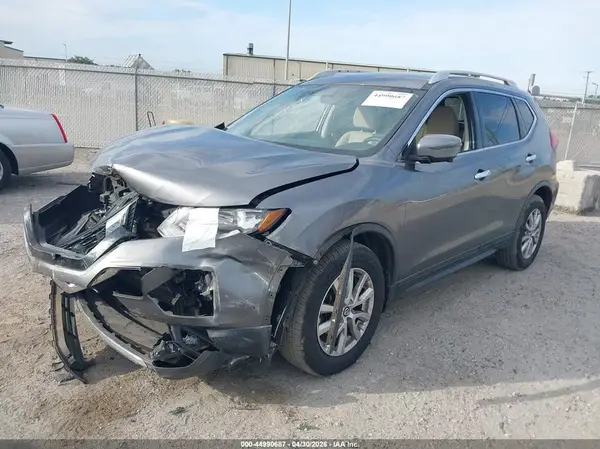 KNMAT2MT1HP528807 2017 NISSAN ROGUE - Image 2