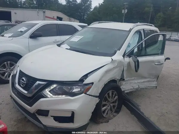 KNMAT2MT1HP533389 2017 NISSAN ROGUE - Image 2