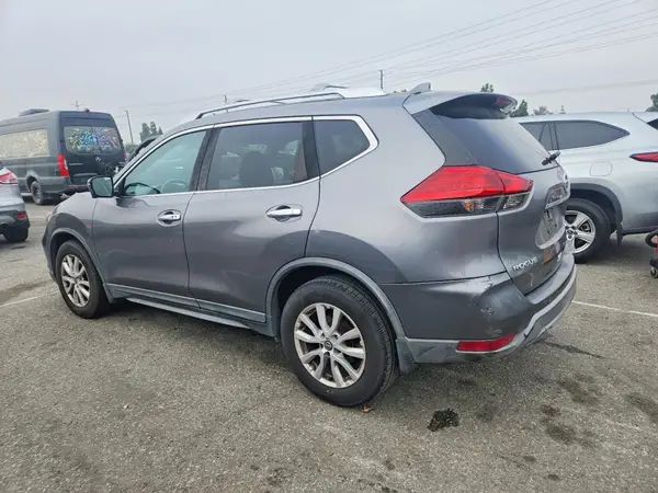 KNMAT2MT1HP535918 2017 NISSAN ROGUE - Image 2