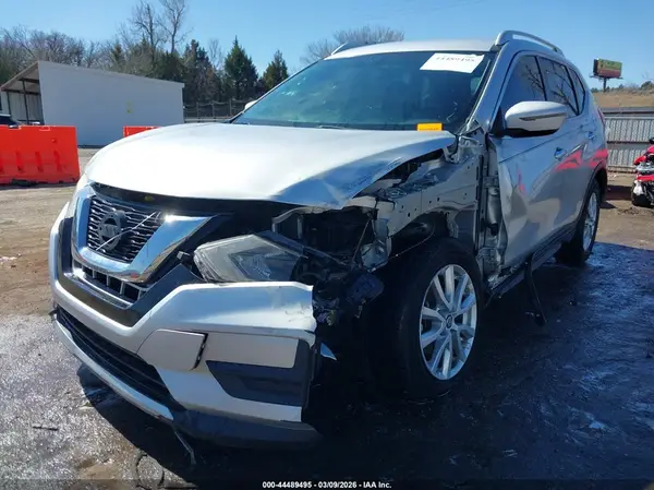 KNMAT2MT1HP538334 2017 NISSAN ROGUE - Image 2
