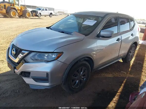 KNMAT2MT1HP540410 2017 NISSAN ROGUE - Image 2