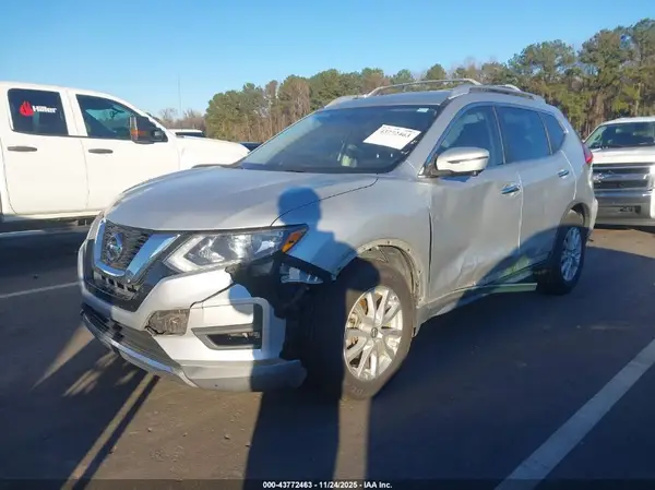 KNMAT2MT1HP553285 2017 NISSAN ROGUE - Image 2