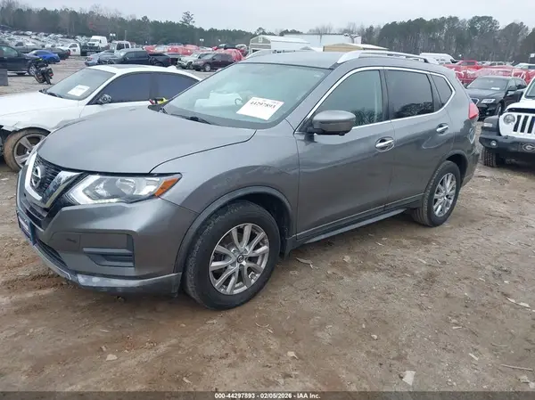 KNMAT2MT1HP556610 2017 NISSAN ROGUE - Image 2