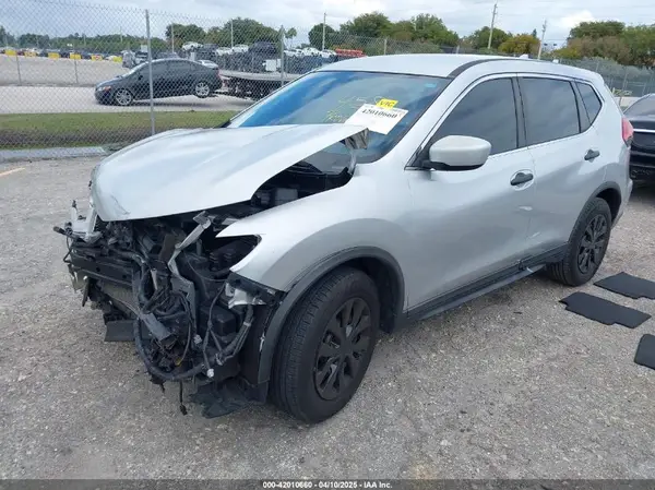KNMAT2MT1HP561144 2017 NISSAN ROGUE - Image 2