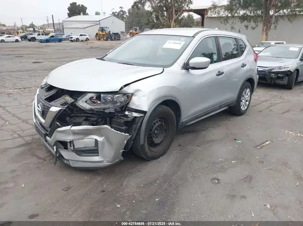 KNMAT2MT1HP561760 2017 NISSAN ROGUE - Image 2
