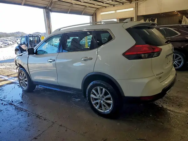 KNMAT2MT1HP567011 2017 NISSAN ROGUE - Image 2