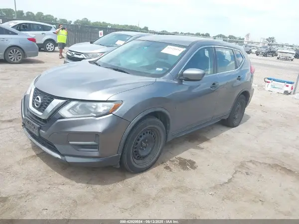 KNMAT2MT1HP568868 2017 NISSAN ROGUE - Image 2