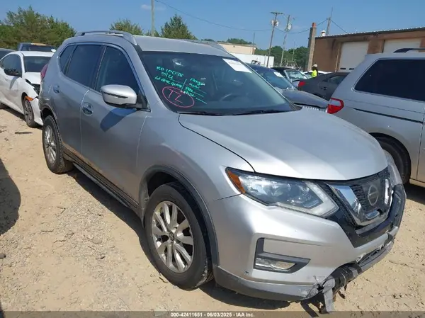 KNMAT2MT1HP572371 2017 NISSAN ROGUE - Image 1