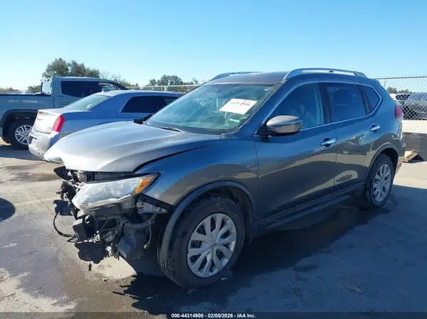 KNMAT2MT1HP577764 2017 NISSAN ROGUE - Image 2