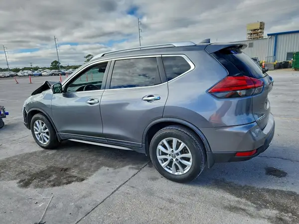 KNMAT2MT1HP579210 2017 NISSAN ROGUE - Image 2