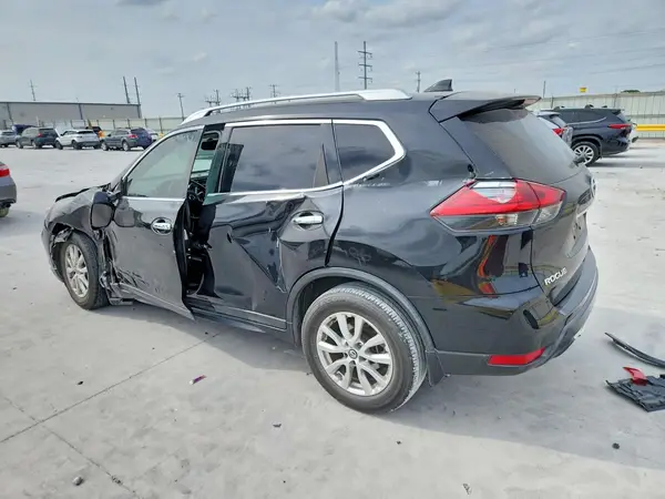 KNMAT2MT1HP582527 2017 NISSAN ROGUE - Image 2