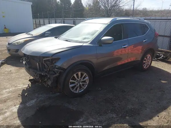 KNMAT2MT1HP586495 2017 NISSAN ROGUE - Image 2