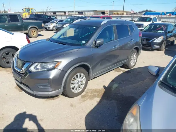 KNMAT2MT1HP588652 2017 NISSAN ROGUE - Image 2