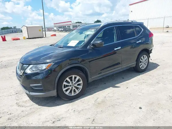 KNMAT2MT1HP589655 2017 NISSAN ROGUE - Image 2