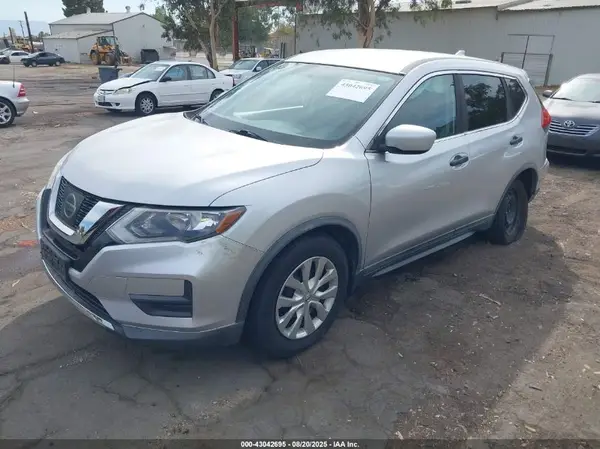 KNMAT2MT1HP598517 2017 NISSAN ROGUE - Image 2