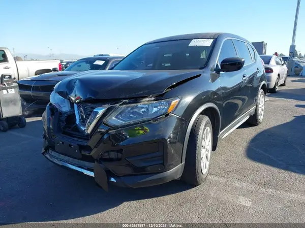 KNMAT2MT1HP599313 2017 NISSAN ROGUE - Image 2