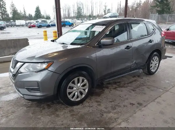 KNMAT2MT1HP606051 2017 NISSAN ROGUE - Image 2