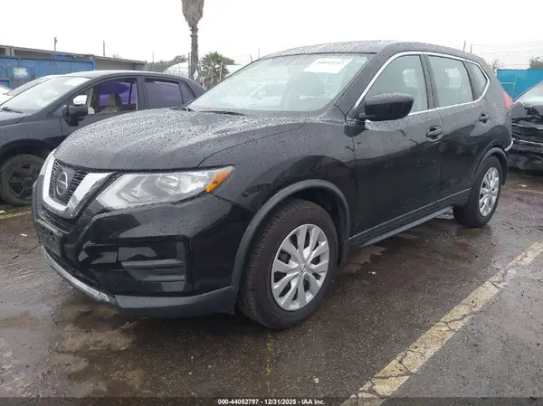 KNMAT2MT1HP609077 2017 NISSAN ROGUE - Image 2