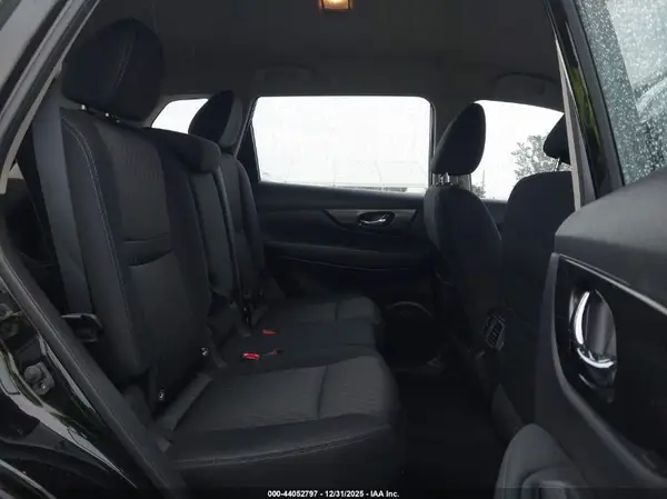 KNMAT2MT1HP609077 2017 NISSAN ROGUE - Image 8