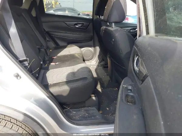 KNMAT2MT1HP610648 2017 NISSAN ROGUE - Image 8