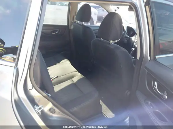 KNMAT2MT1HP611184 2017 NISSAN ROGUE - Image 8