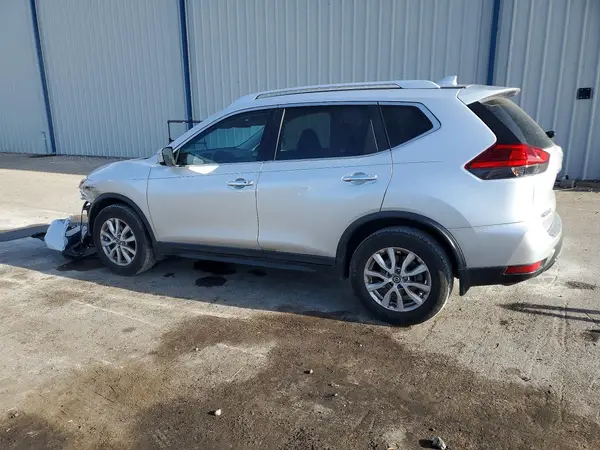 KNMAT2MT1HP613257 2017 NISSAN ROGUE - Image 2