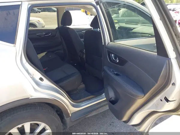 KNMAT2MT1HP614117 2017 NISSAN ROGUE - Image 8