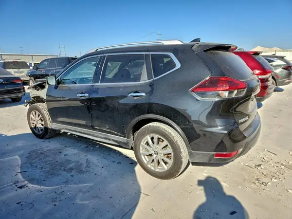KNMAT2MT1JP501449 2018 NISSAN ROGUE - Image 2