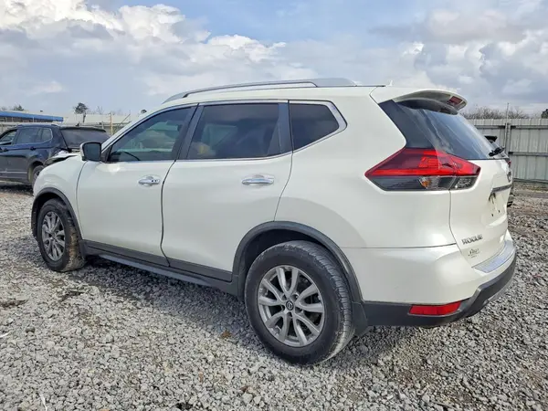 KNMAT2MT1JP518199 2018 NISSAN ROGUE - Image 2