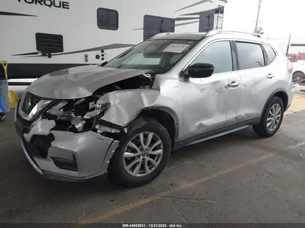 KNMAT2MT1JP524763 2018 NISSAN ROGUE - Image 2