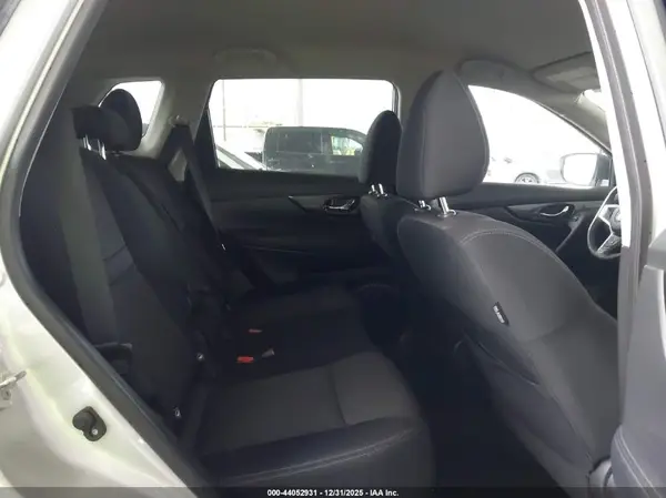 KNMAT2MT1JP524763 2018 NISSAN ROGUE - Image 8