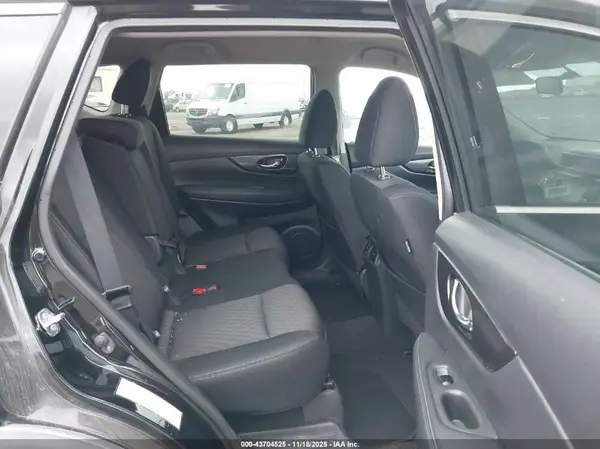 KNMAT2MT1JP536184 2018 NISSAN ROGUE - Image 8