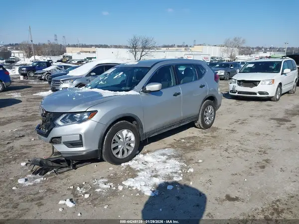 KNMAT2MT1JP538310 2018 NISSAN ROGUE - Image 2