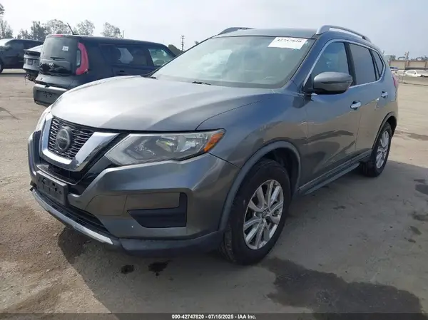 KNMAT2MT1JP549792 2018 NISSAN ROGUE - Image 2