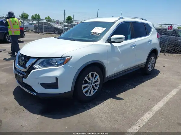 KNMAT2MT1JP550960 2018 NISSAN ROGUE - Image 2