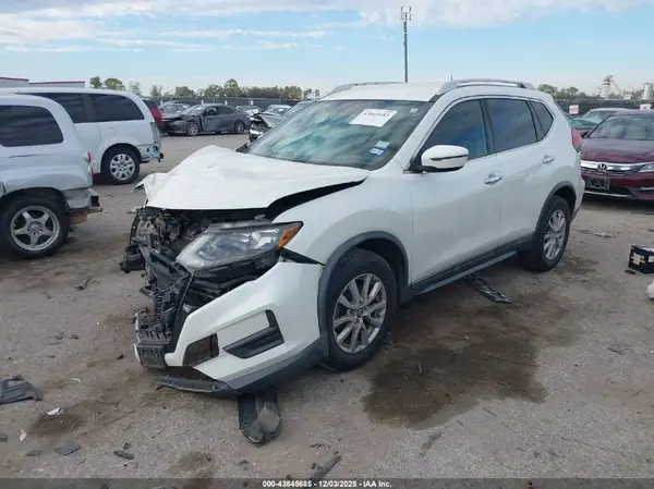 KNMAT2MT1JP555415 2018 NISSAN ROGUE - Image 2