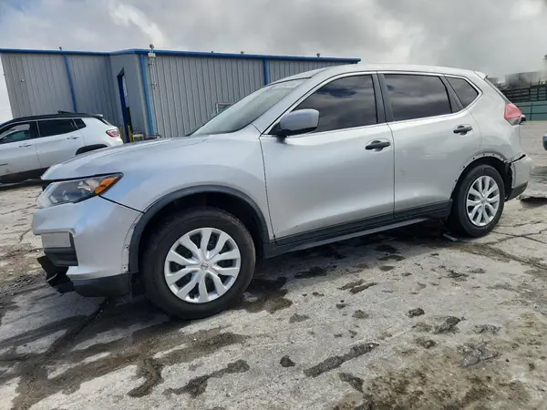 KNMAT2MT1JP567130 2018 NISSAN ROGUE - Image 1